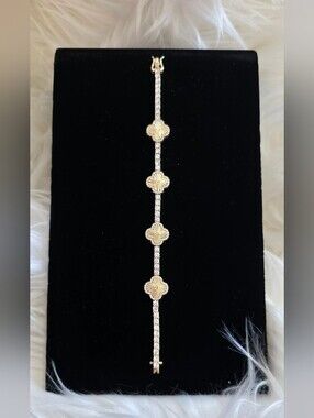 Sparkling Gold Clover Tennis Bracelet - Women's Jewelry